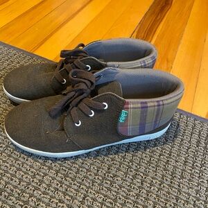 Keep sneakers, never worn!